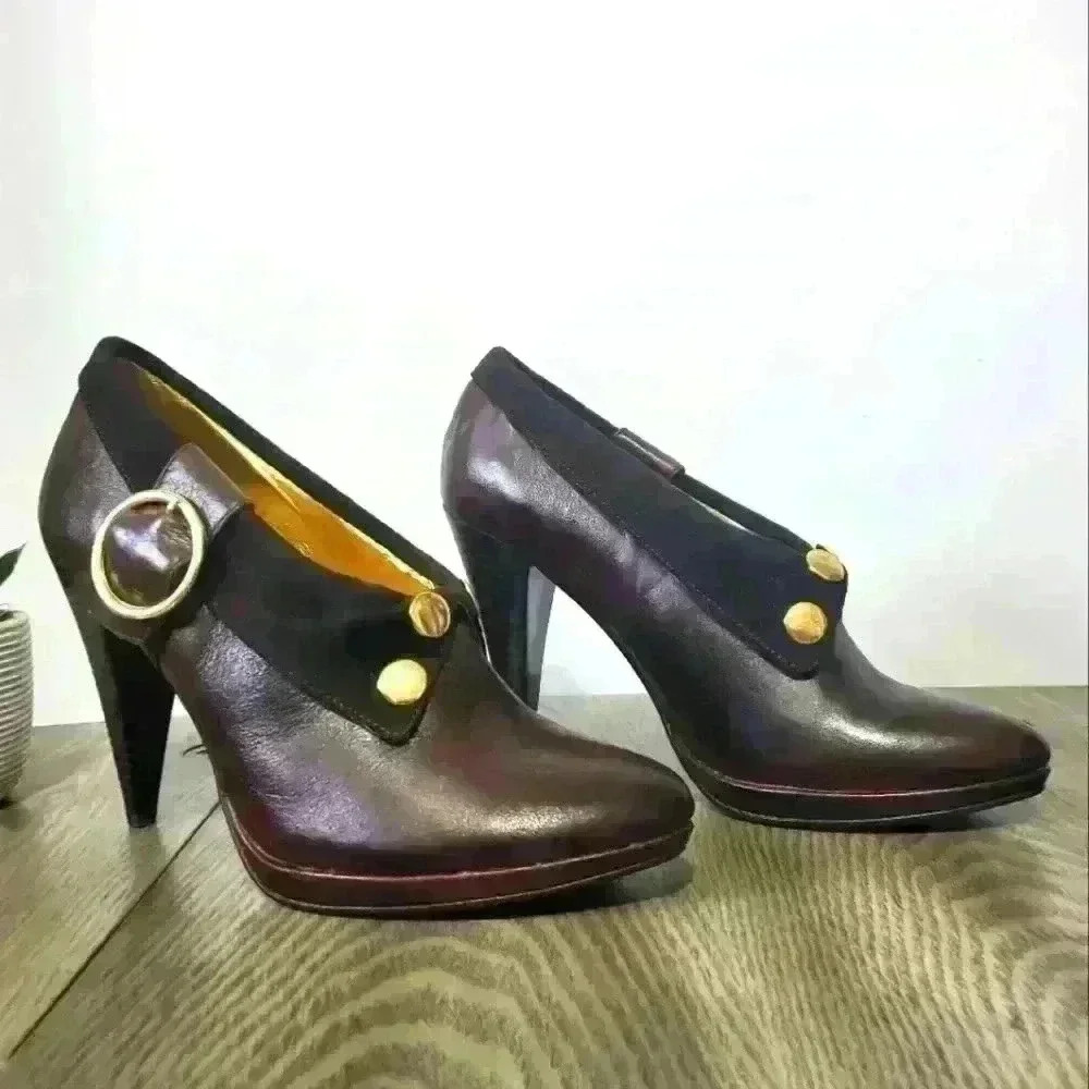 NAUGHTY  MONKEY brown leather ankle booties. Size 7